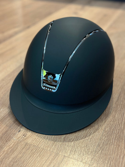 Wide brimmed helmet with 5 swarovski crystals on frontal trim